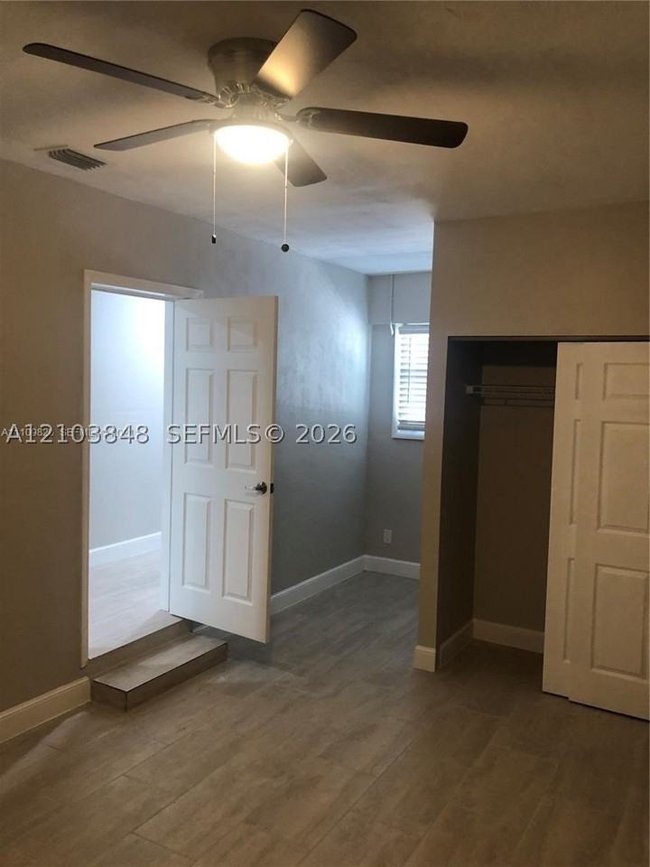 906 Greenbriar Dr #908 - Photo 5 of 11