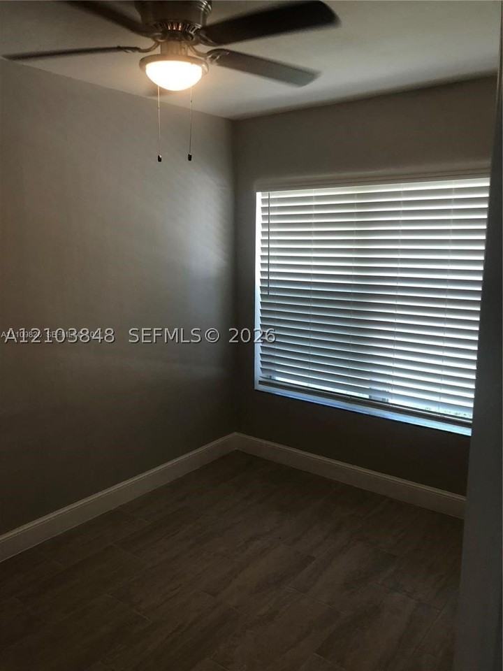 906 Greenbriar Dr #908 - Photo 7 of 11