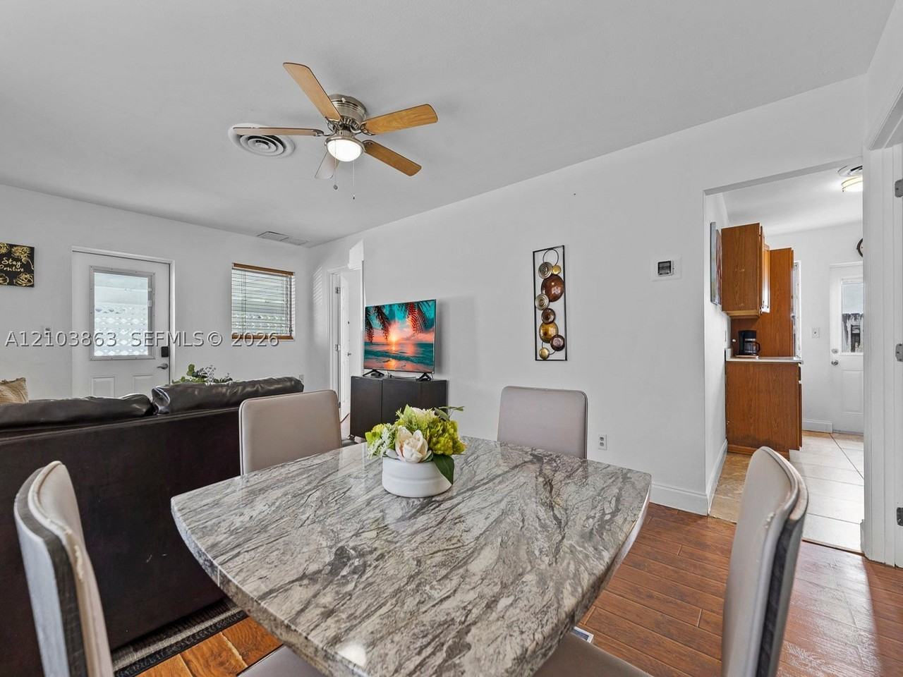 1418 N 16th Ave #1418 - Photo 4 of 18