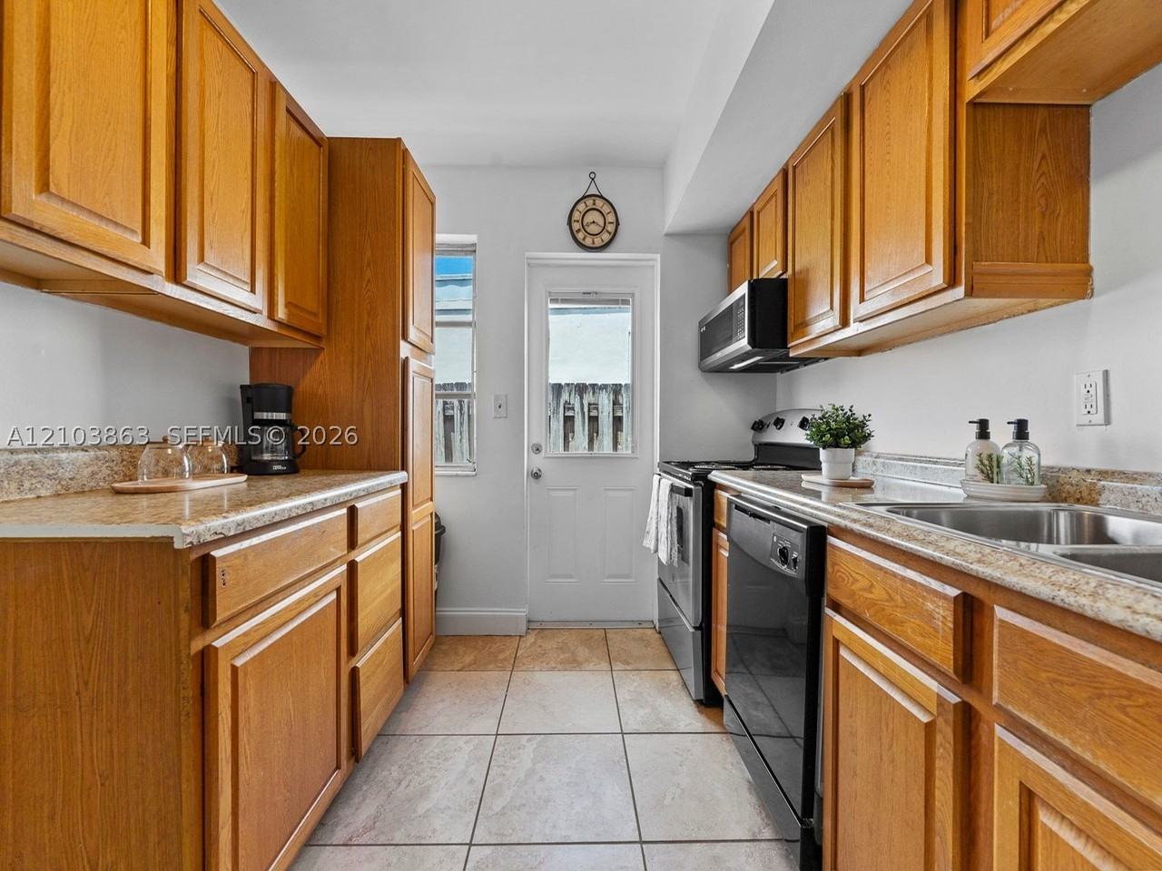 1418 N 16th Ave #1418 - Photo 6 of 18
