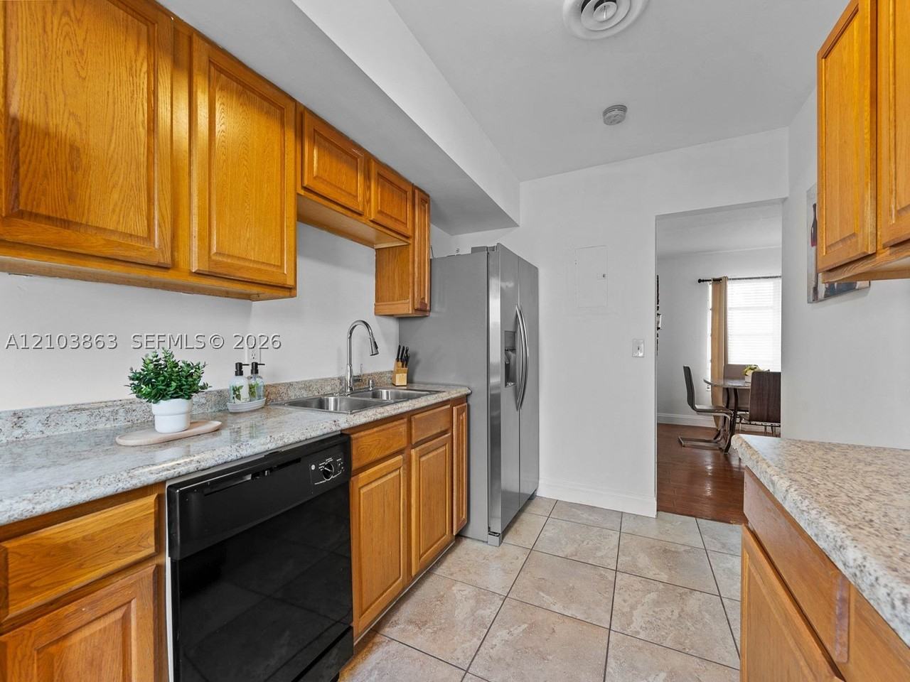 1418 N 16th Ave #1418 - Photo 7 of 18