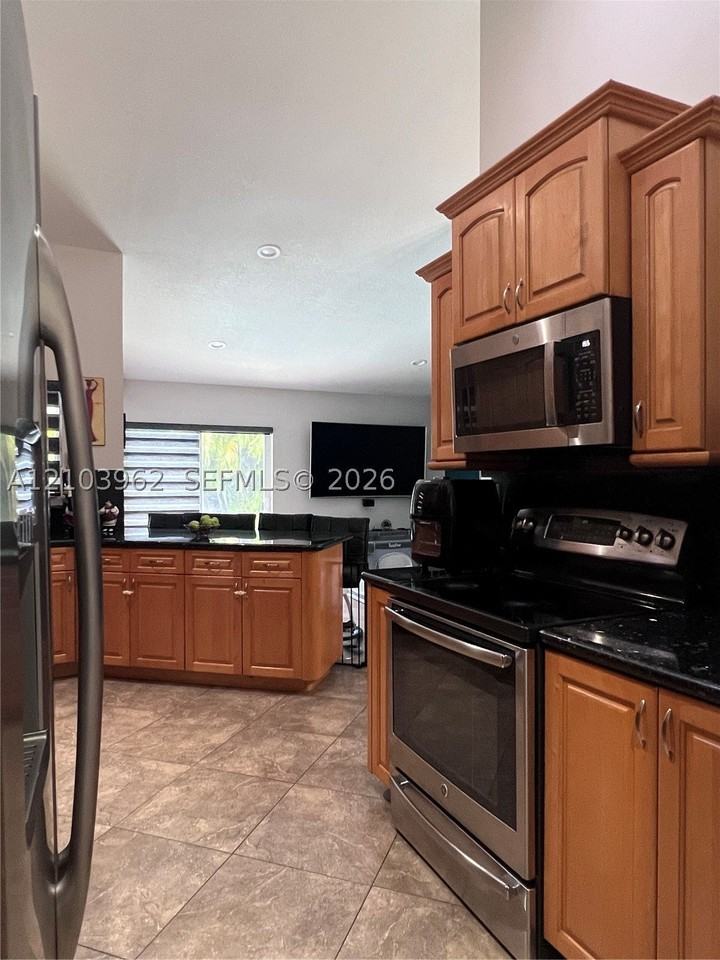 722 Nw 134th Ave - Photo 5 of 26