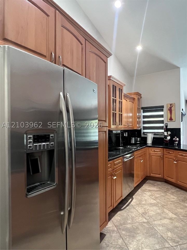 722 Nw 134th Ave - Photo 6 of 26