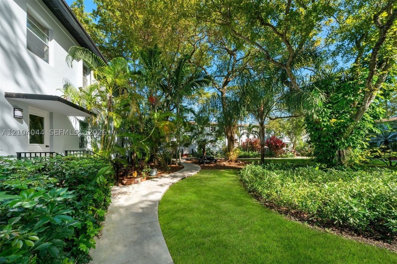 5560 Sw 78th St #142B - Photo 4 of 27