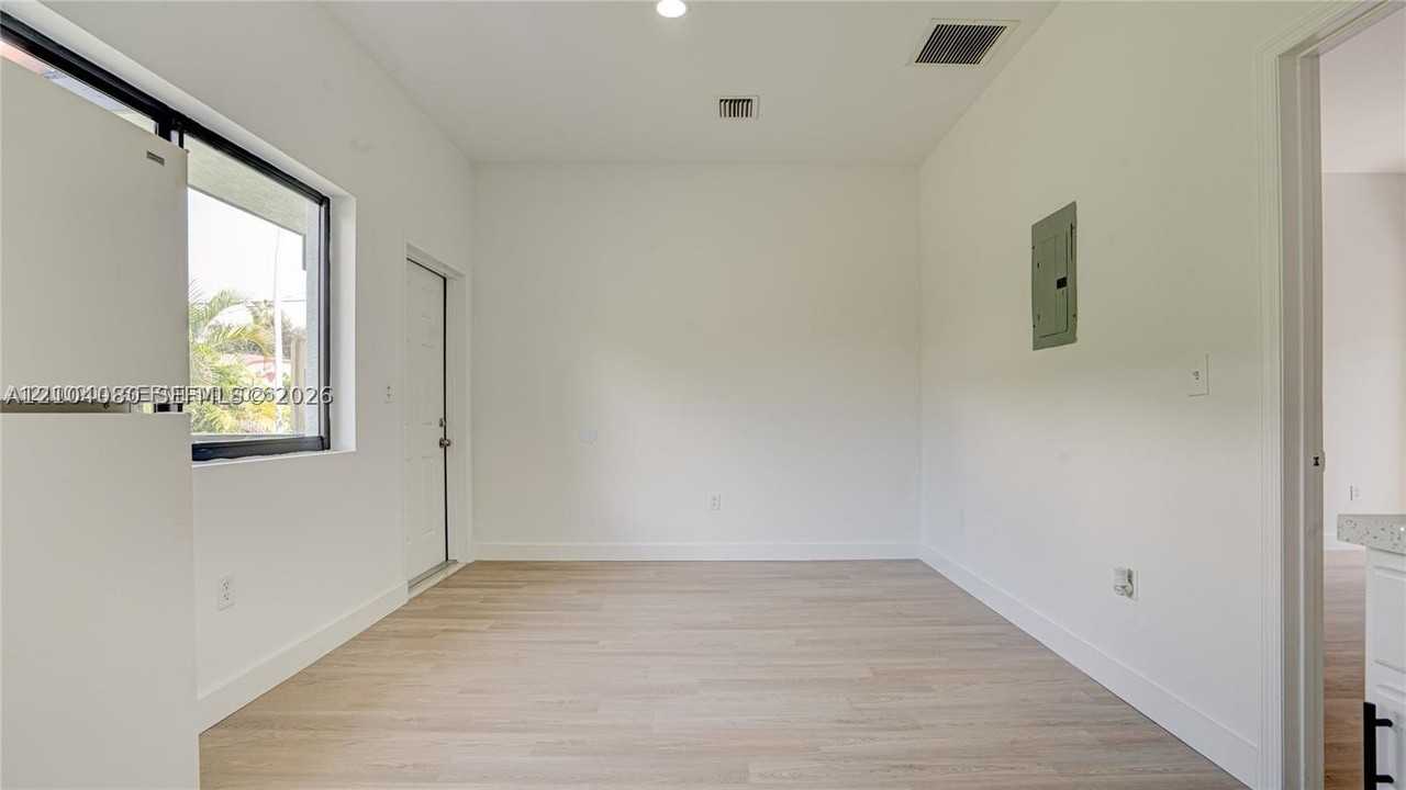 1330 Nw 5th St #4 - Photo 7 of 37
