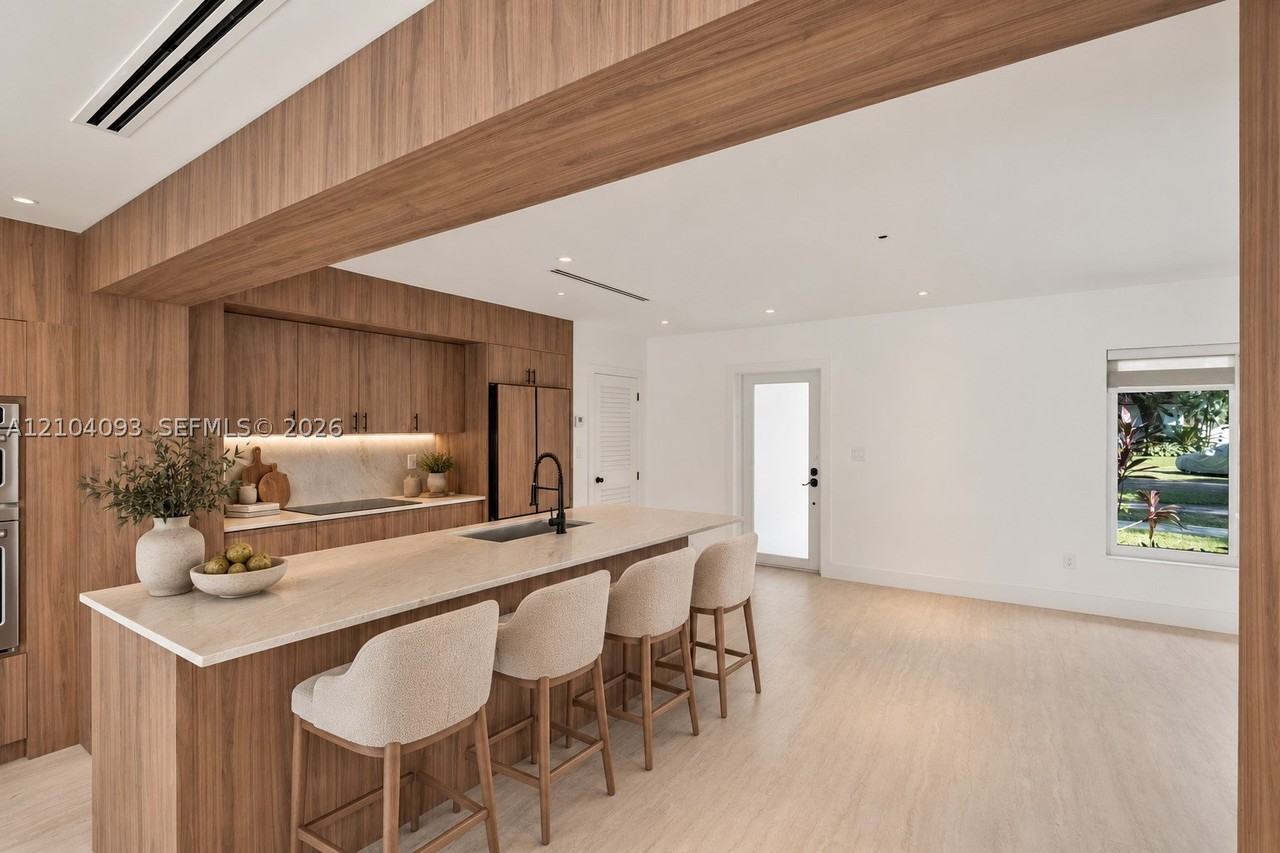 162 Ne 108th St - Photo 7 of 28