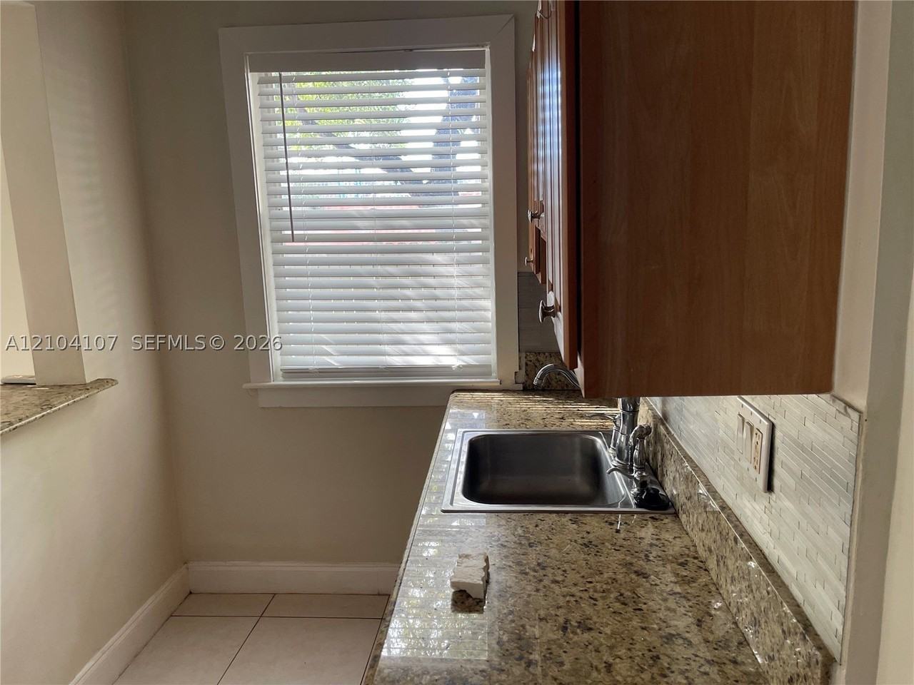 119 Ne 7th Ave #4 - Photo 5 of 12
