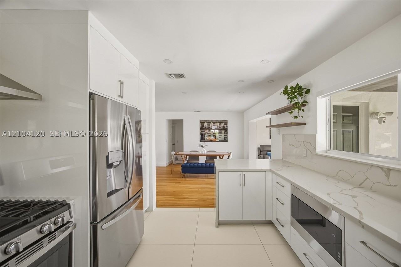 8000 Sw 19th St - Photo 5 of 18