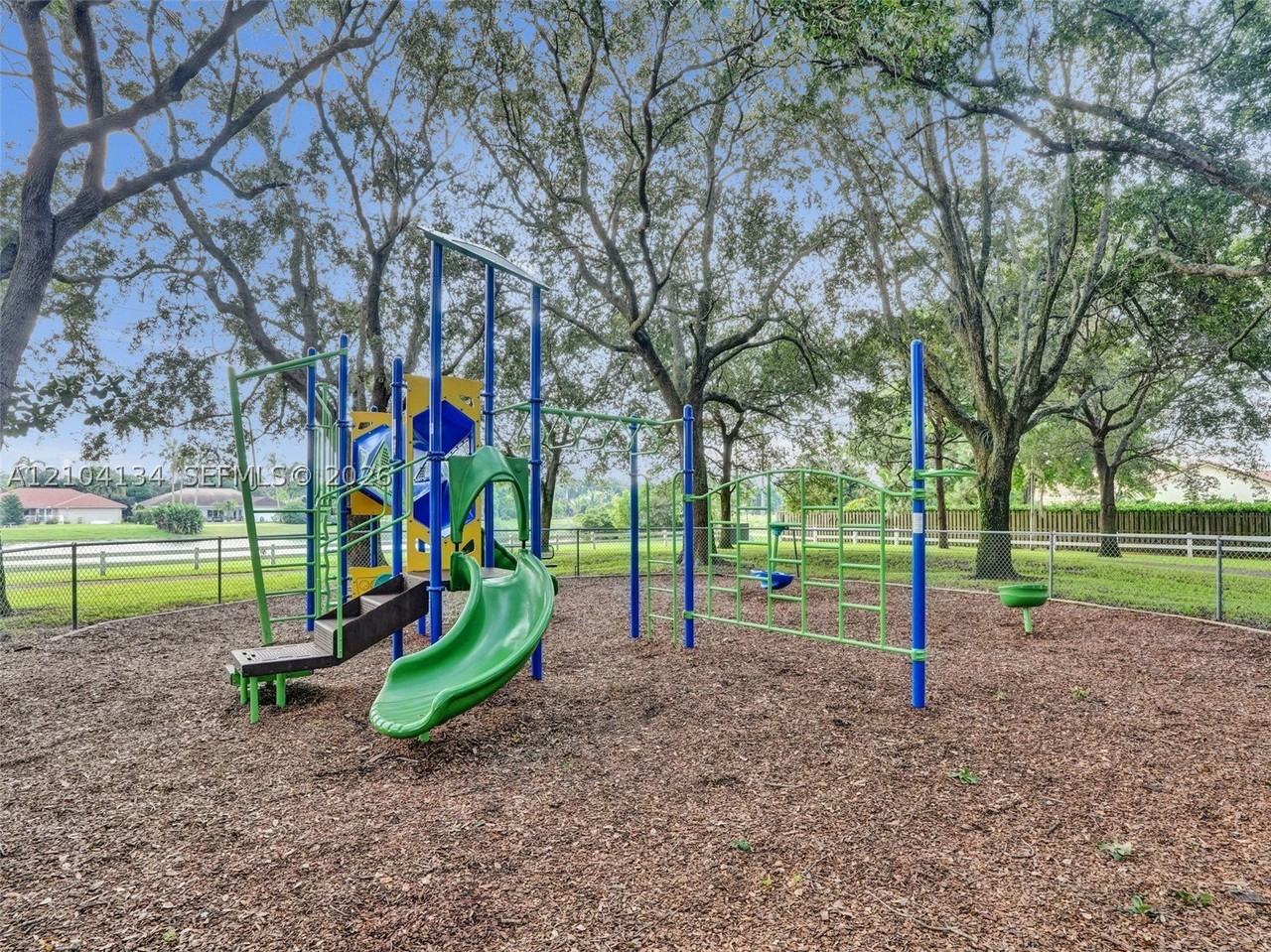 7014 Nw 43rd St - Photo 3 of 30