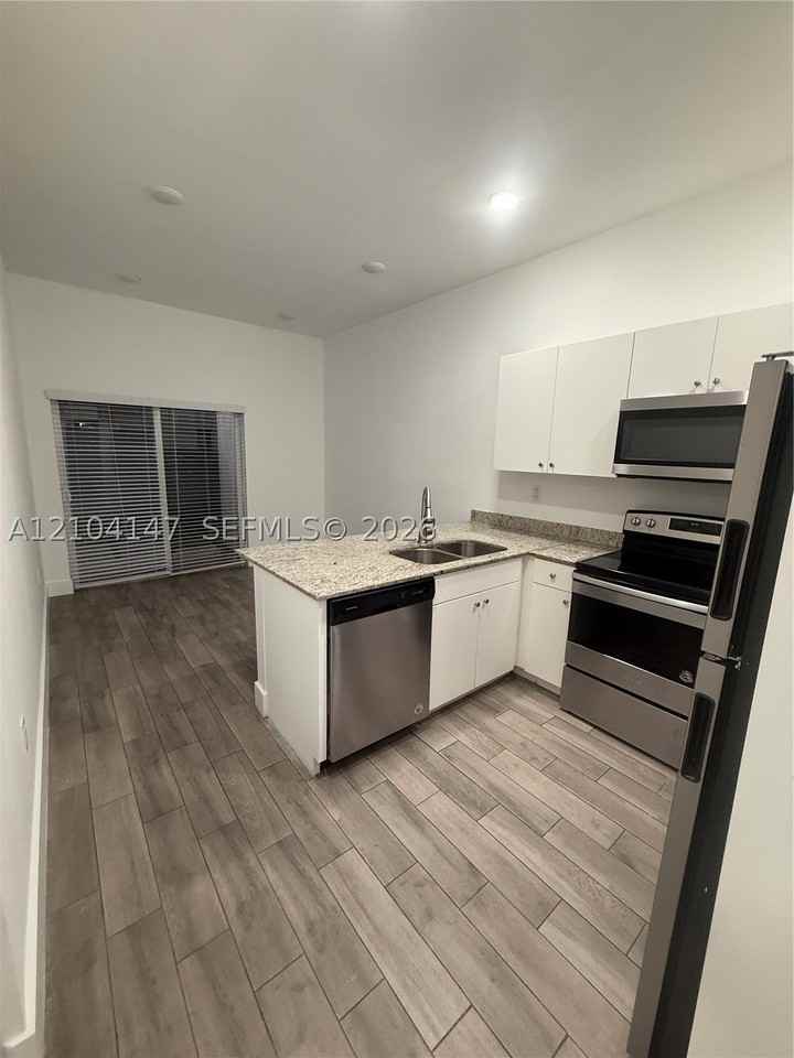 486 E 30th St #202 - Photo 3 of 20
