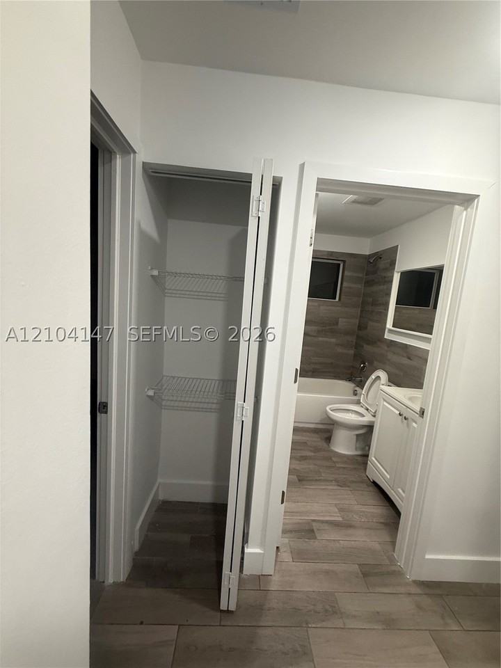486 E 30th St #202 - Photo 5 of 20