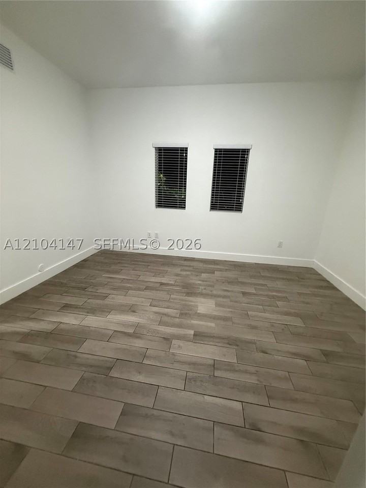 486 E 30th St #202 - Photo 6 of 20