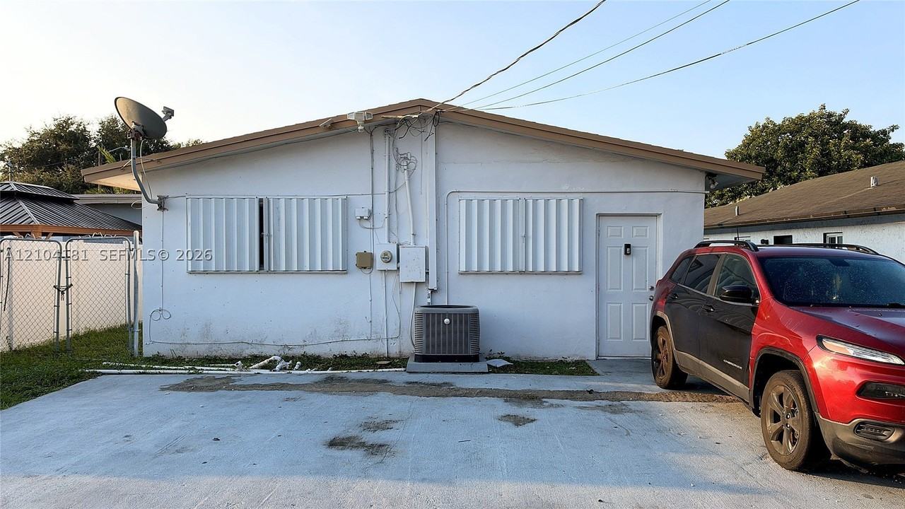 2317 Hope St - Photo 4 of 14