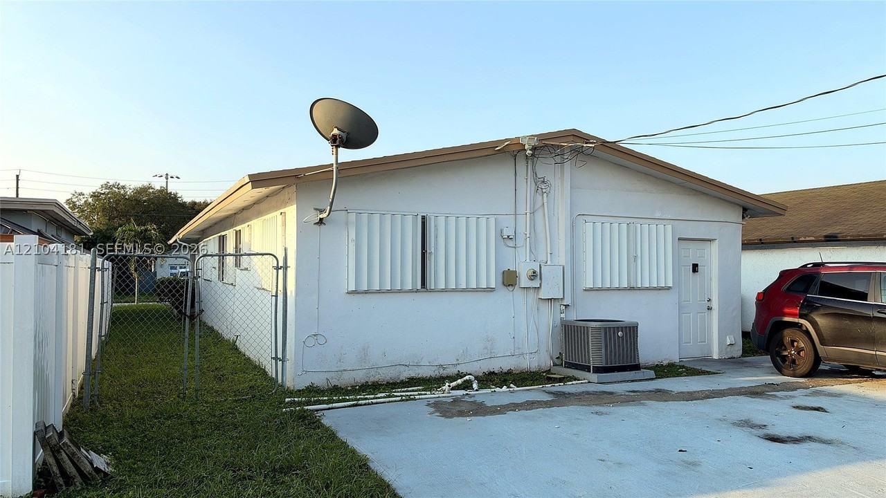 2317 Hope St - Photo 5 of 14