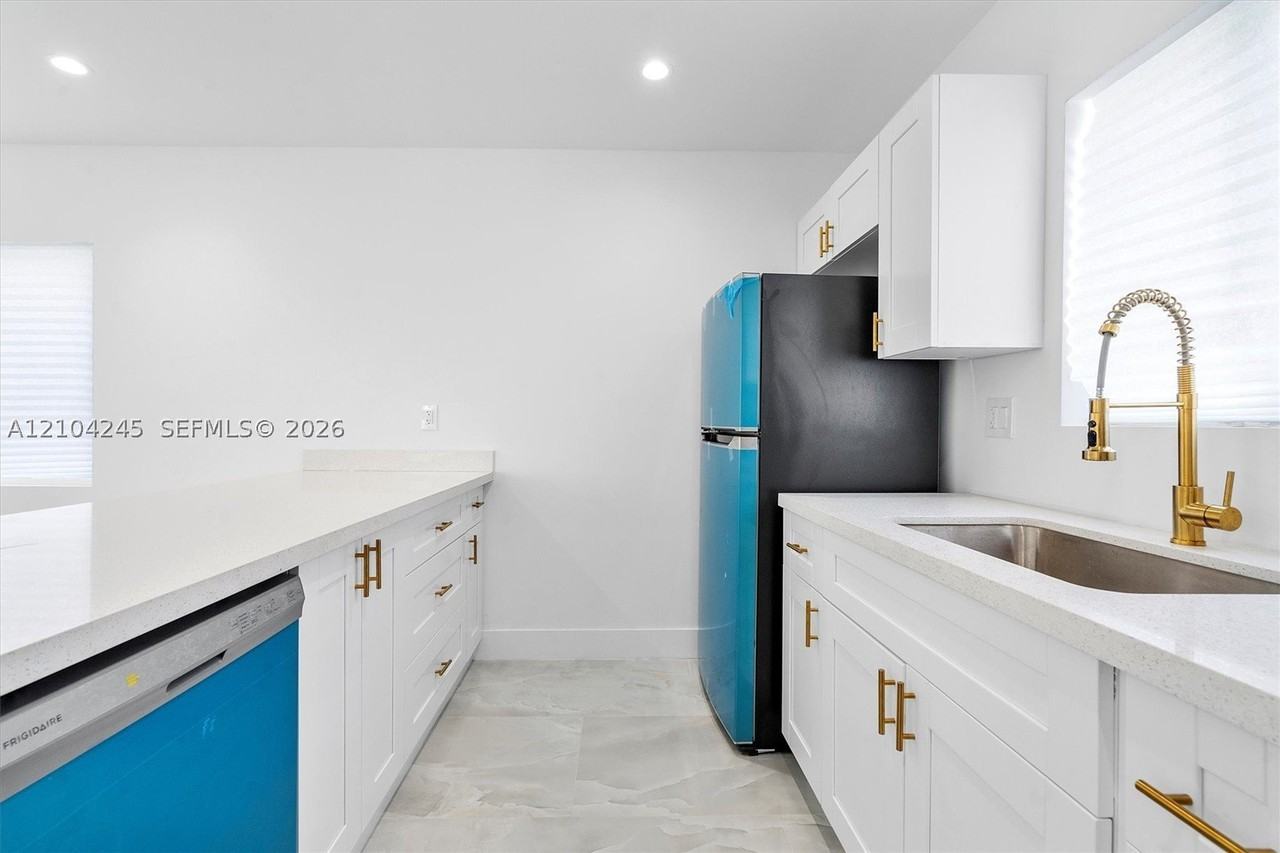 2924 Nw 58th St #2924 - Photo 6 of 20