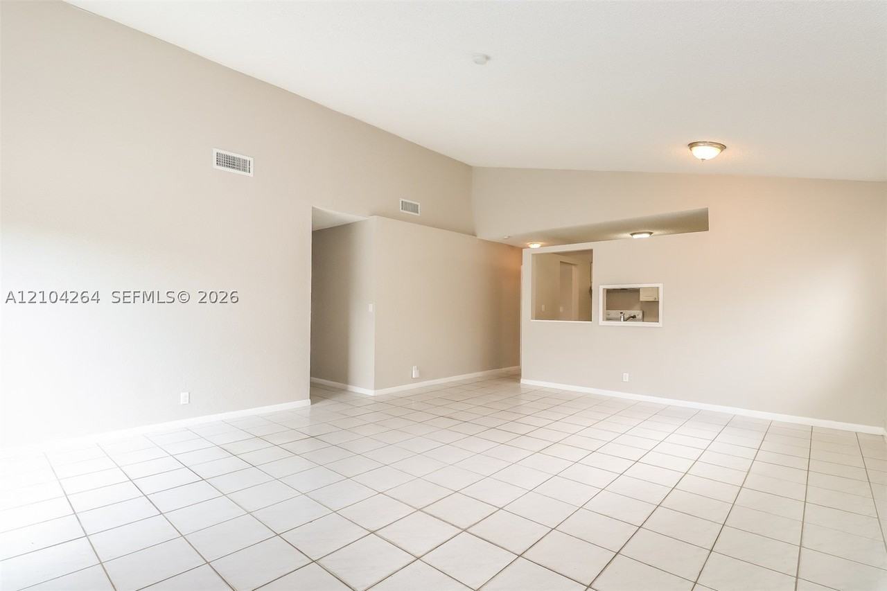 7701 Sw 7th Ct - Photo 5 of 16