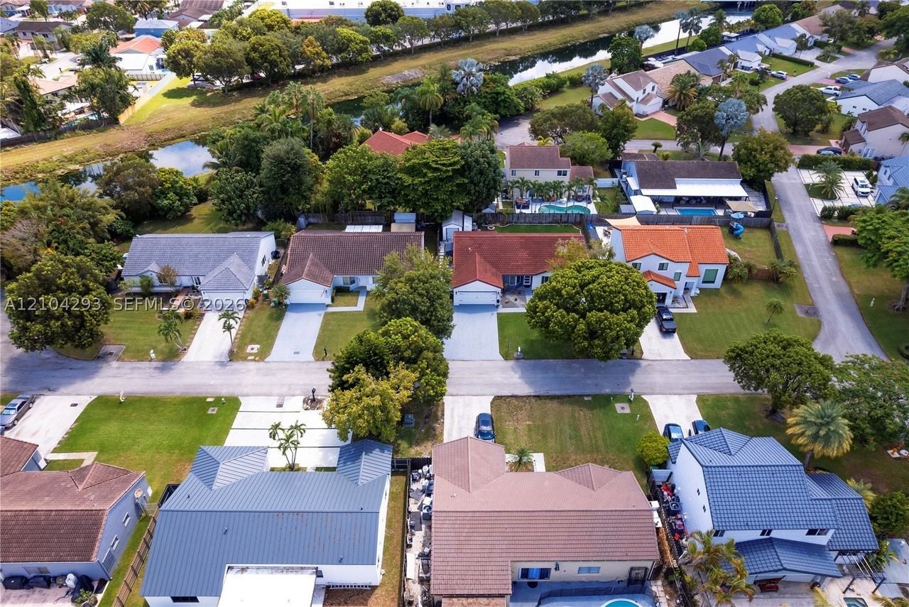 17601 Sw 138th Ct #0 - Photo 2 of 18