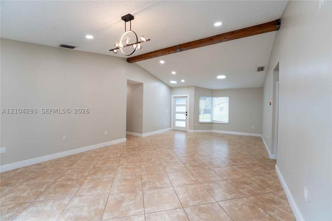 17601 Sw 138th Ct #0 - Photo 5 of 18