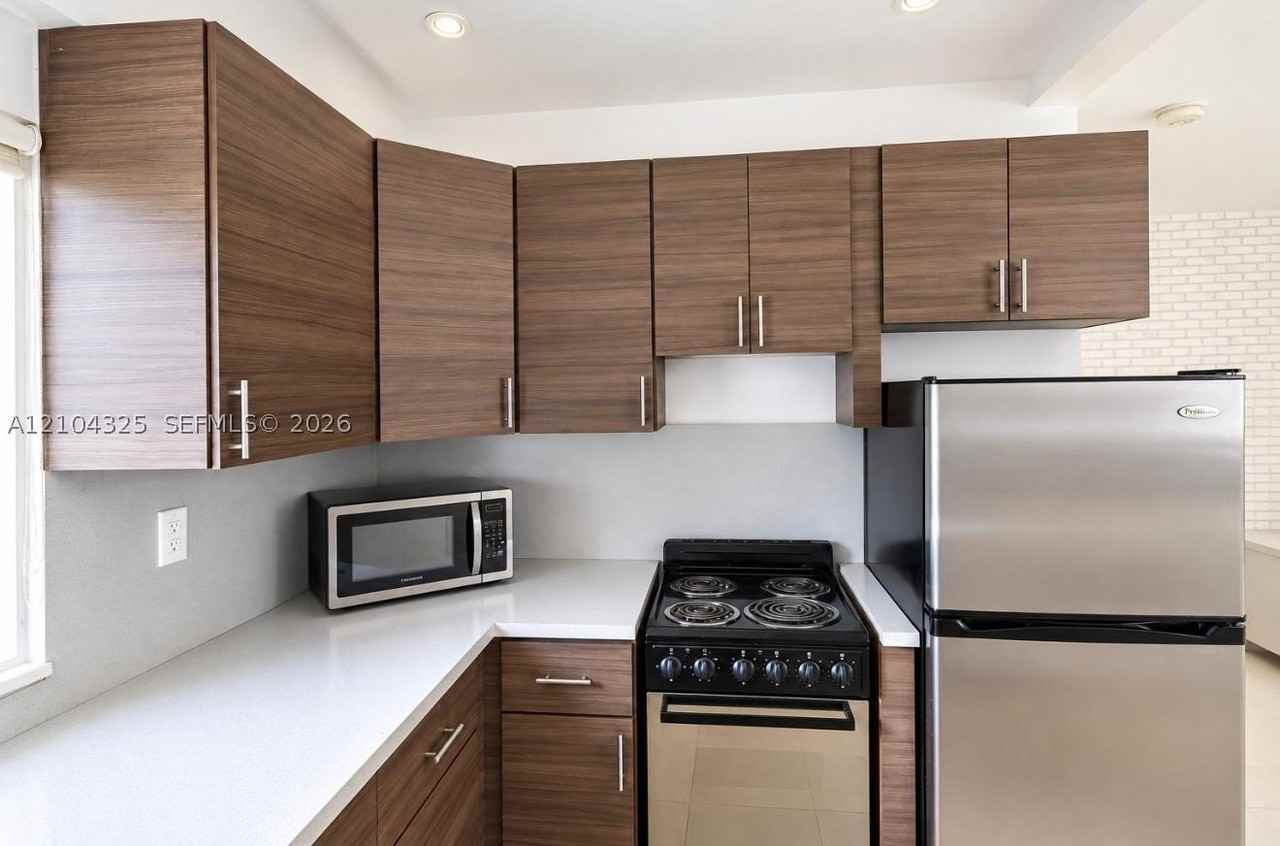 560 Ne 67th St #4 - Photo 2 of 8
