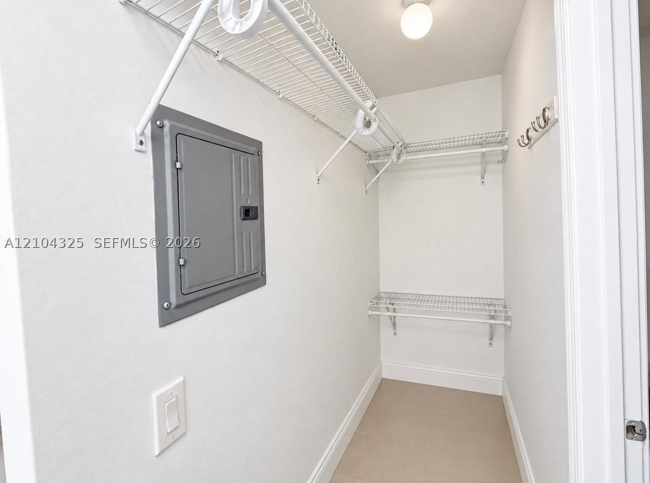 560 Ne 67th St #4 - Photo 7 of 8