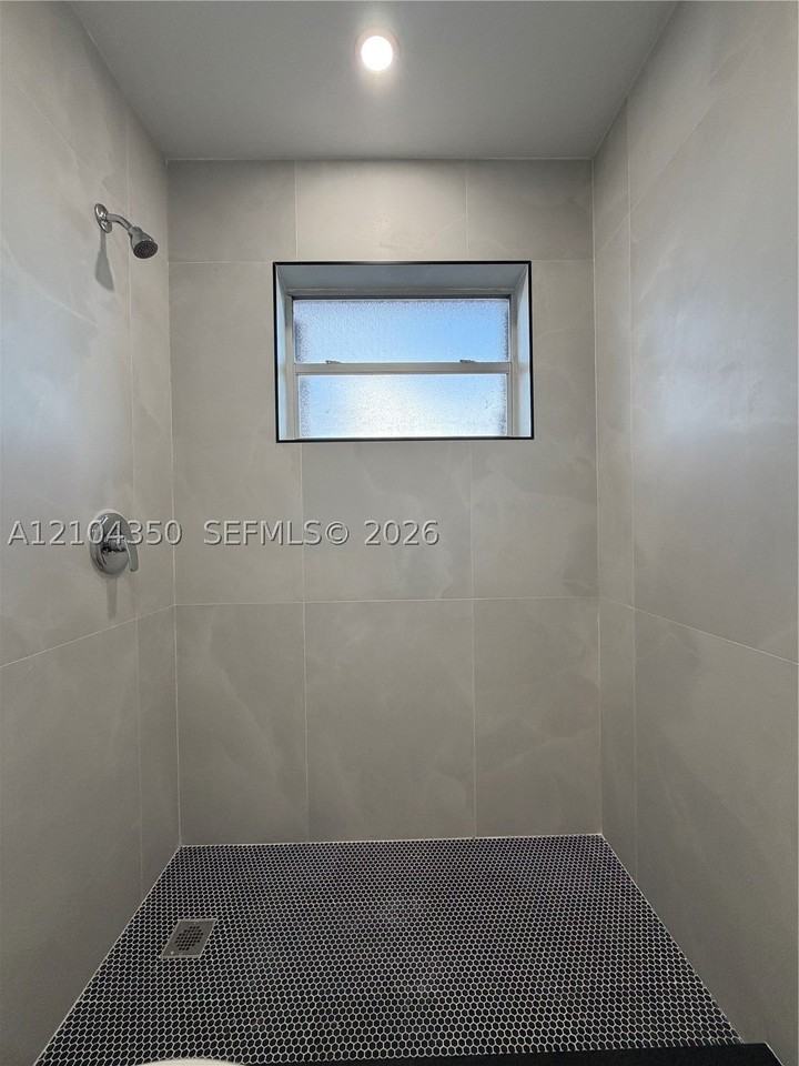 20 W 37th St #2 - Photo 6 of 18