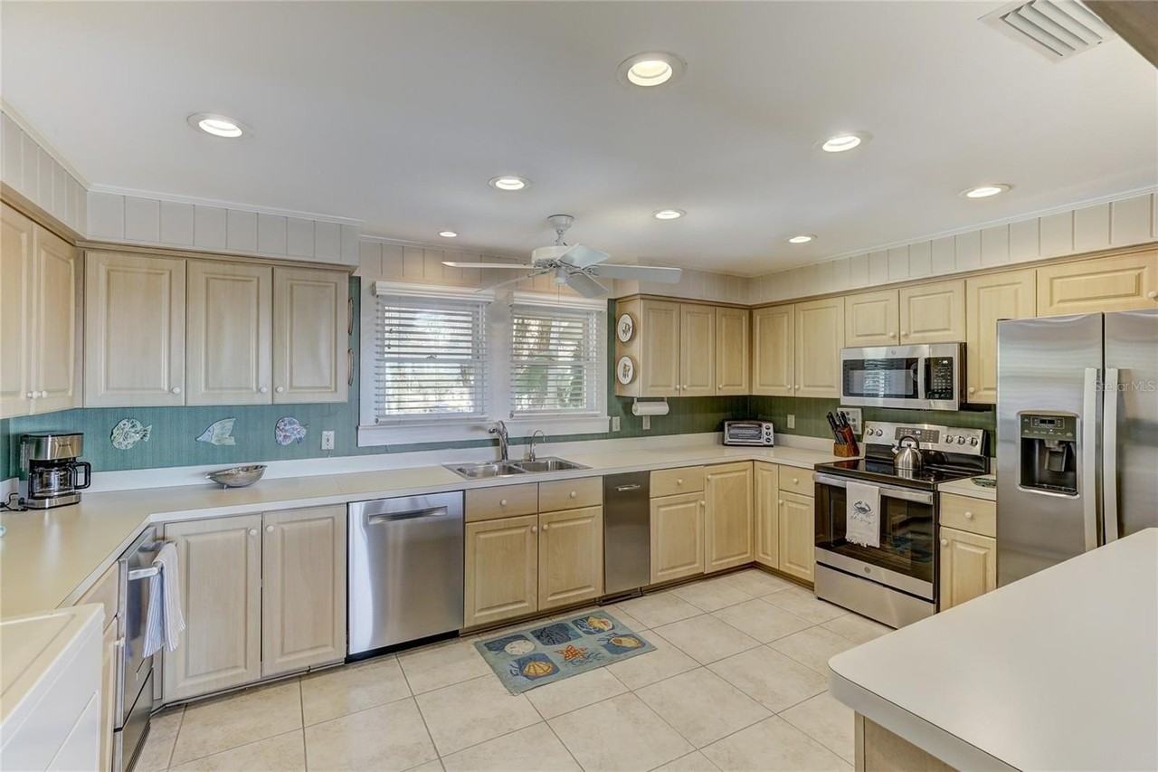 4302 2nd Ave - Photo 4 of 21