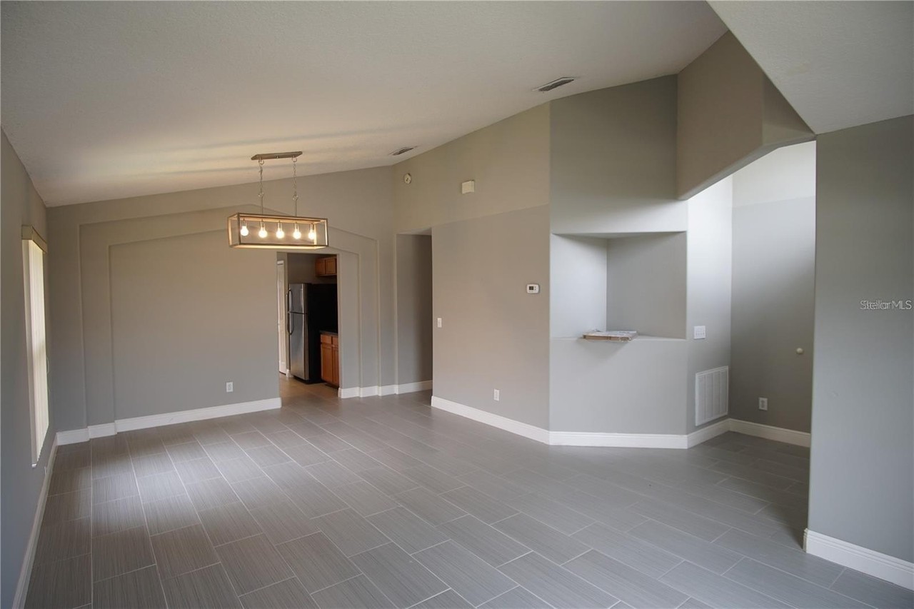 325 Brayton Ln - Photo 3 of 6