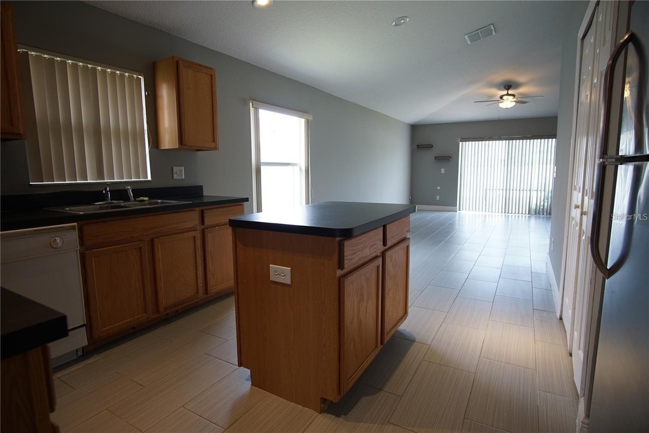 325 Brayton Ln - Photo 4 of 6