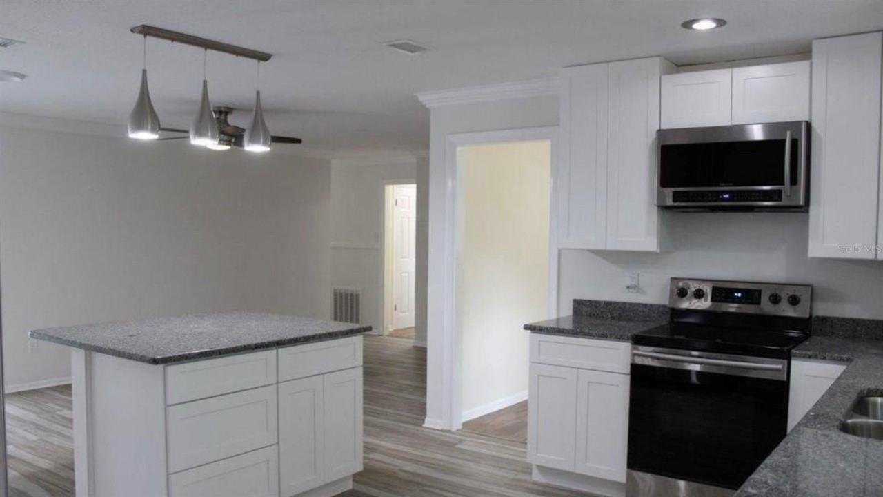 4017 Nw 36th Ter - Photo 3 of 8