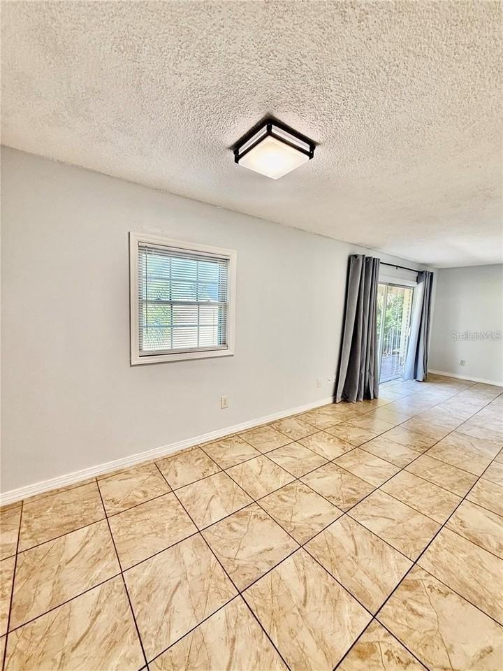 103 Georgetown Dr #D - Photo 3 of 19