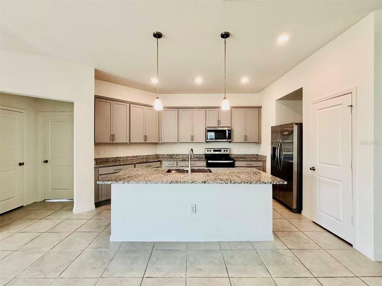 1028 Mattie Pointe Way - Photo 3 of 31