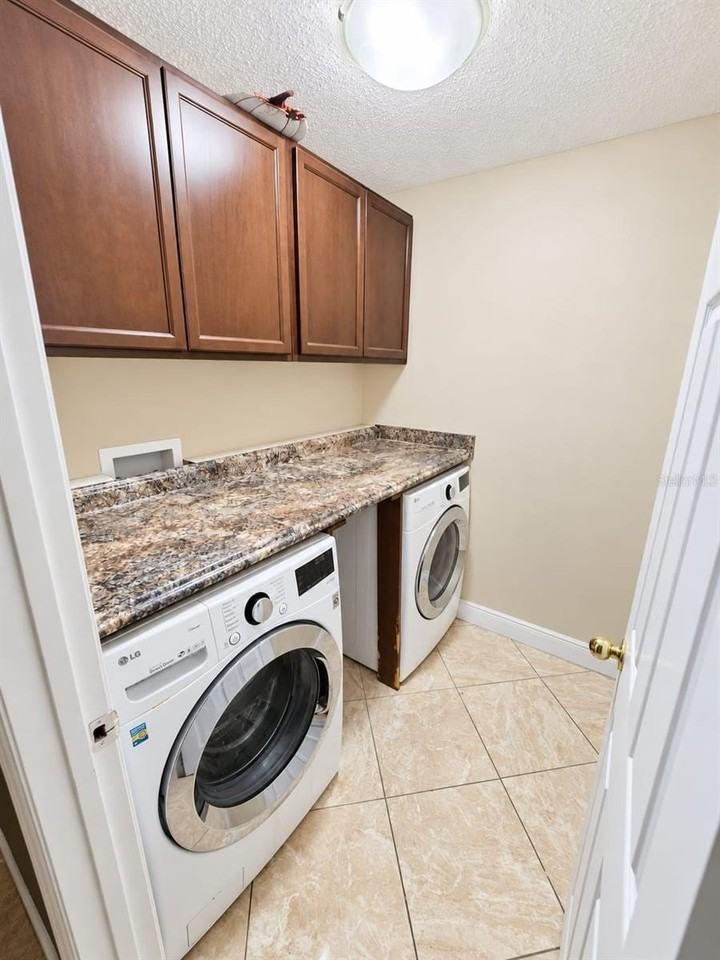 739 Delancey Dr - Photo 4 of 9