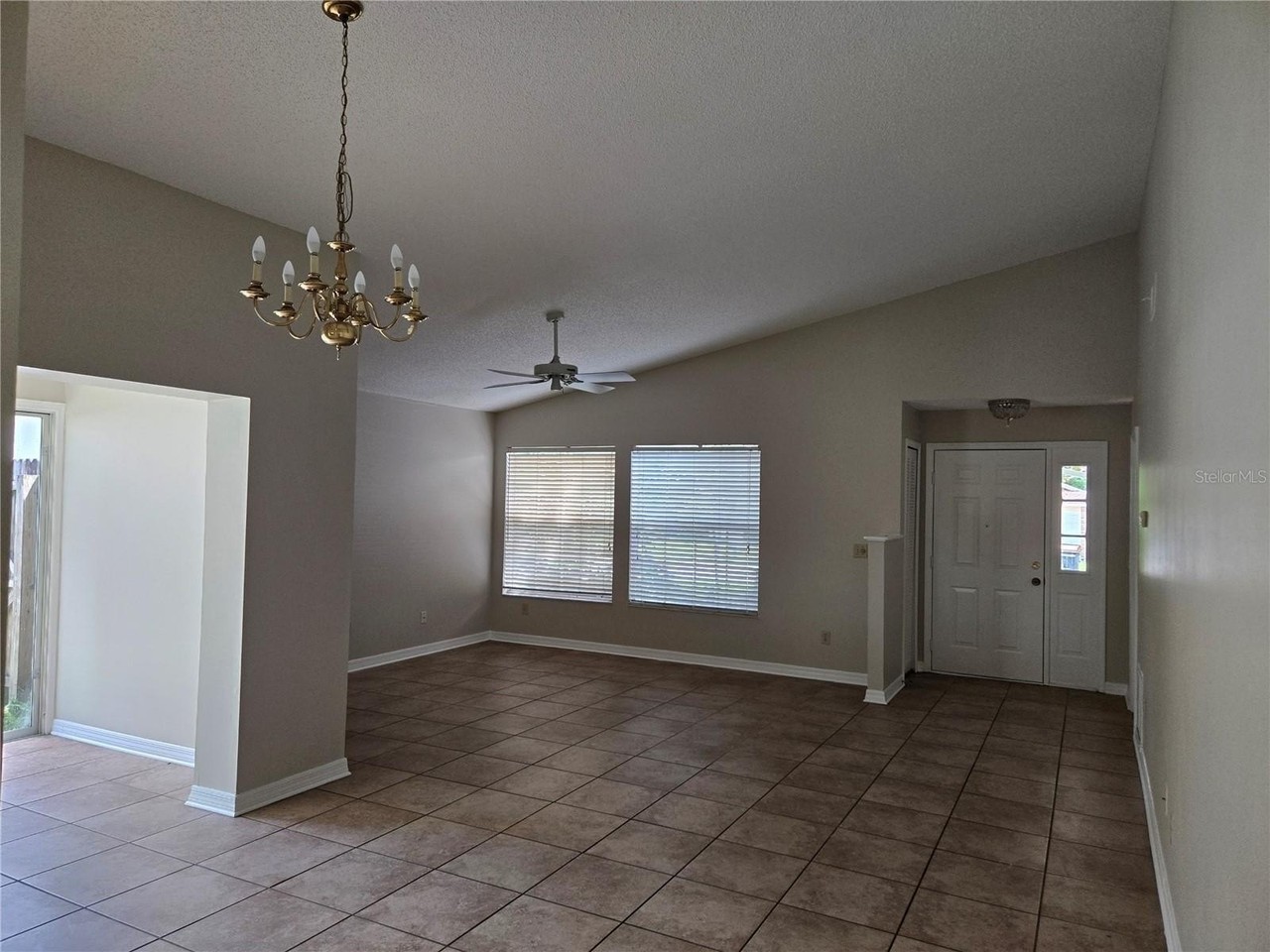 1666 Tremont Ln - Photo 2 of 16