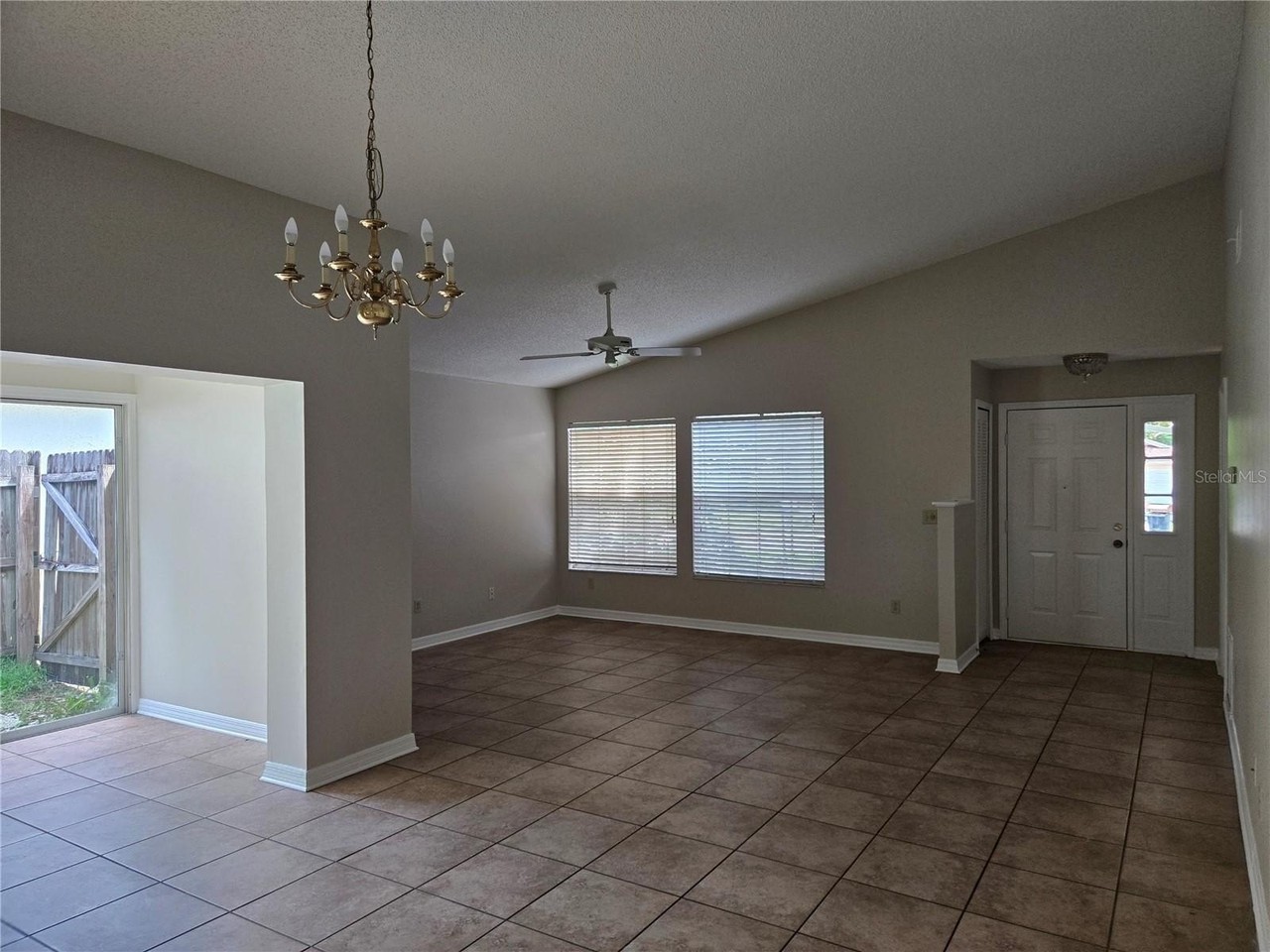 1666 Tremont Ln - Photo 3 of 16