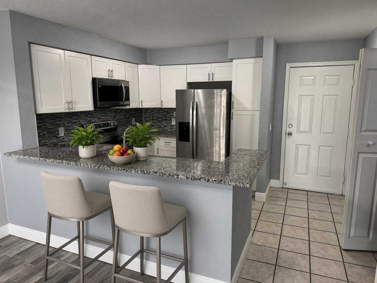 14049 Fairway Island Dr #125 - Photo 3 of 19