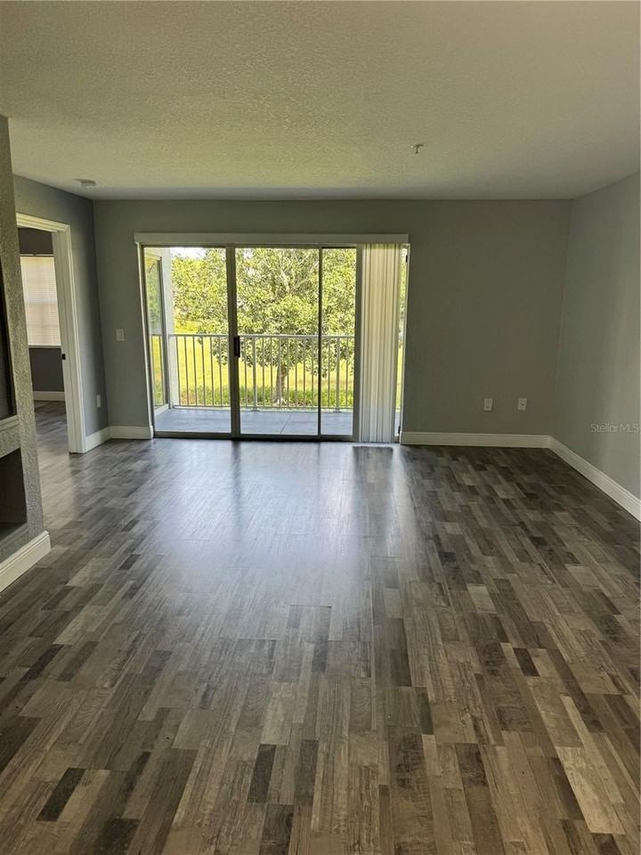 14049 Fairway Island Dr #125 - Photo 5 of 19