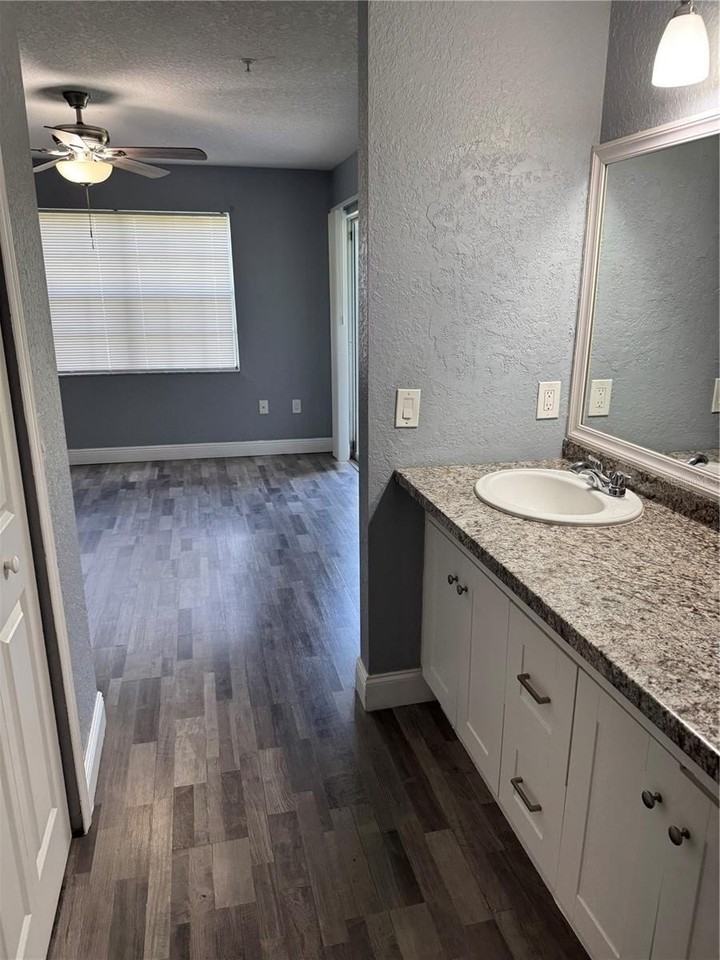 14049 Fairway Island Dr #125 - Photo 7 of 19