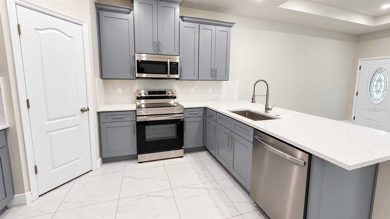 409 Beckley St - Photo 5 of 19
