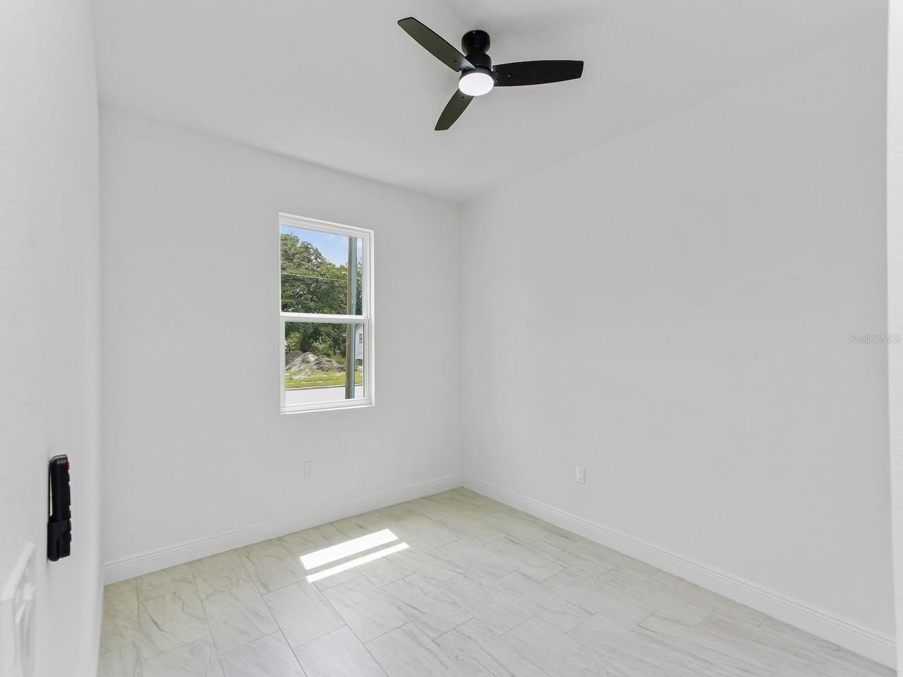 2048 Dixie Ave - Photo 4 of 27
