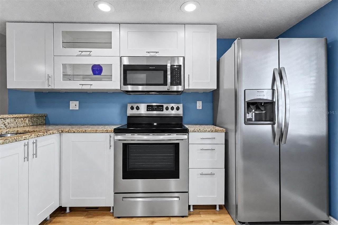 205 Palmetto Ct #205 - Photo 6 of 28