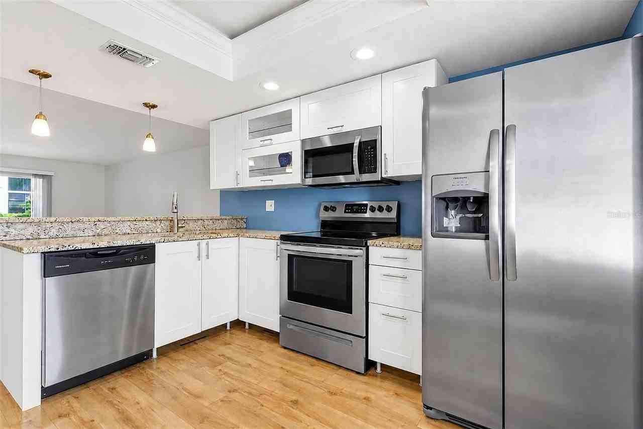 205 Palmetto Ct #205 - Photo 7 of 28