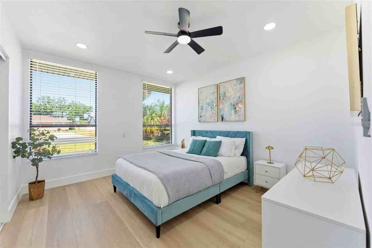 3917 E Eden Roc Cir - Photo 7 of 50