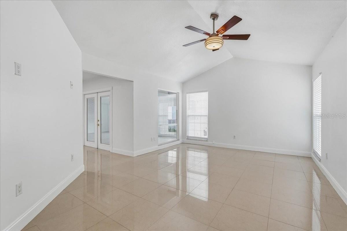 7047 Silvermill Dr - Photo 6 of 50