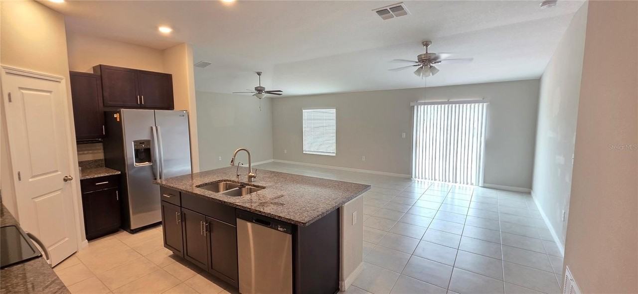16638 Delia St - Photo 5 of 12