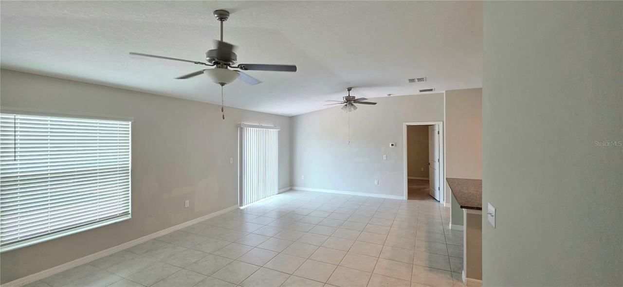 16638 Delia St - Photo 7 of 12