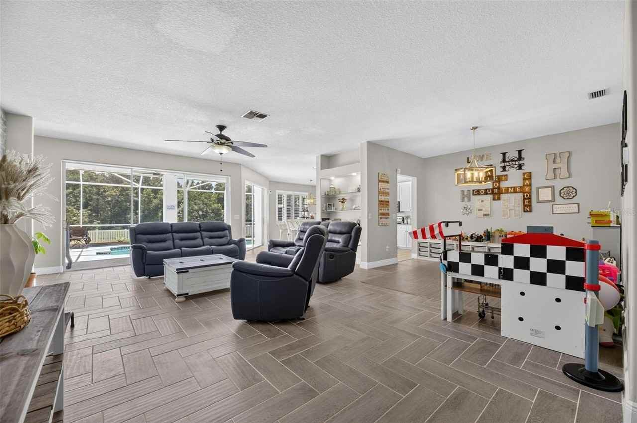 12419 Riverglen Dr - Photo 5 of 50