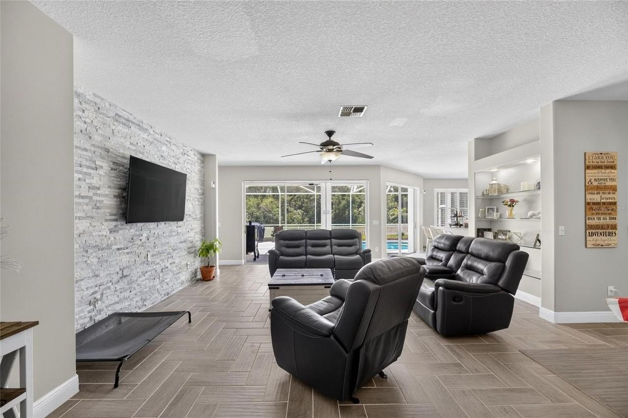 12419 Riverglen Dr - Photo 6 of 50