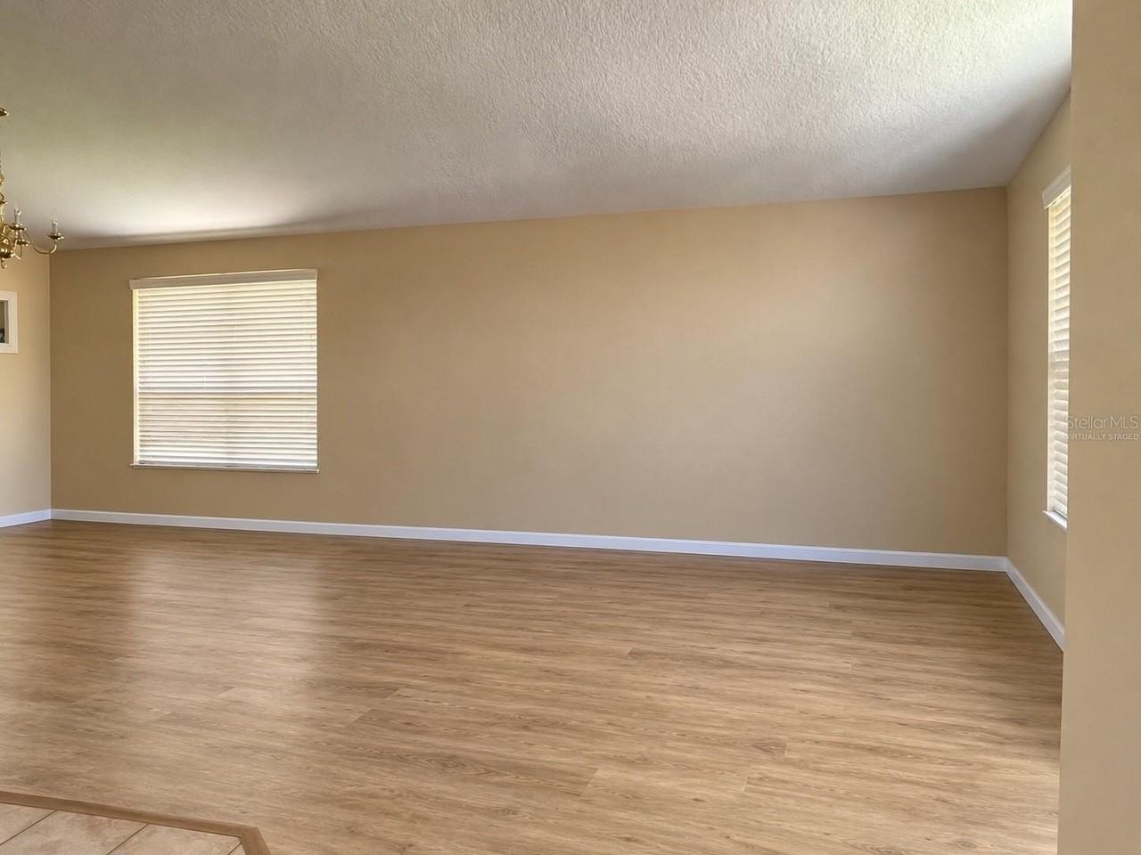 1133 Solana Cir - Photo 2 of 5