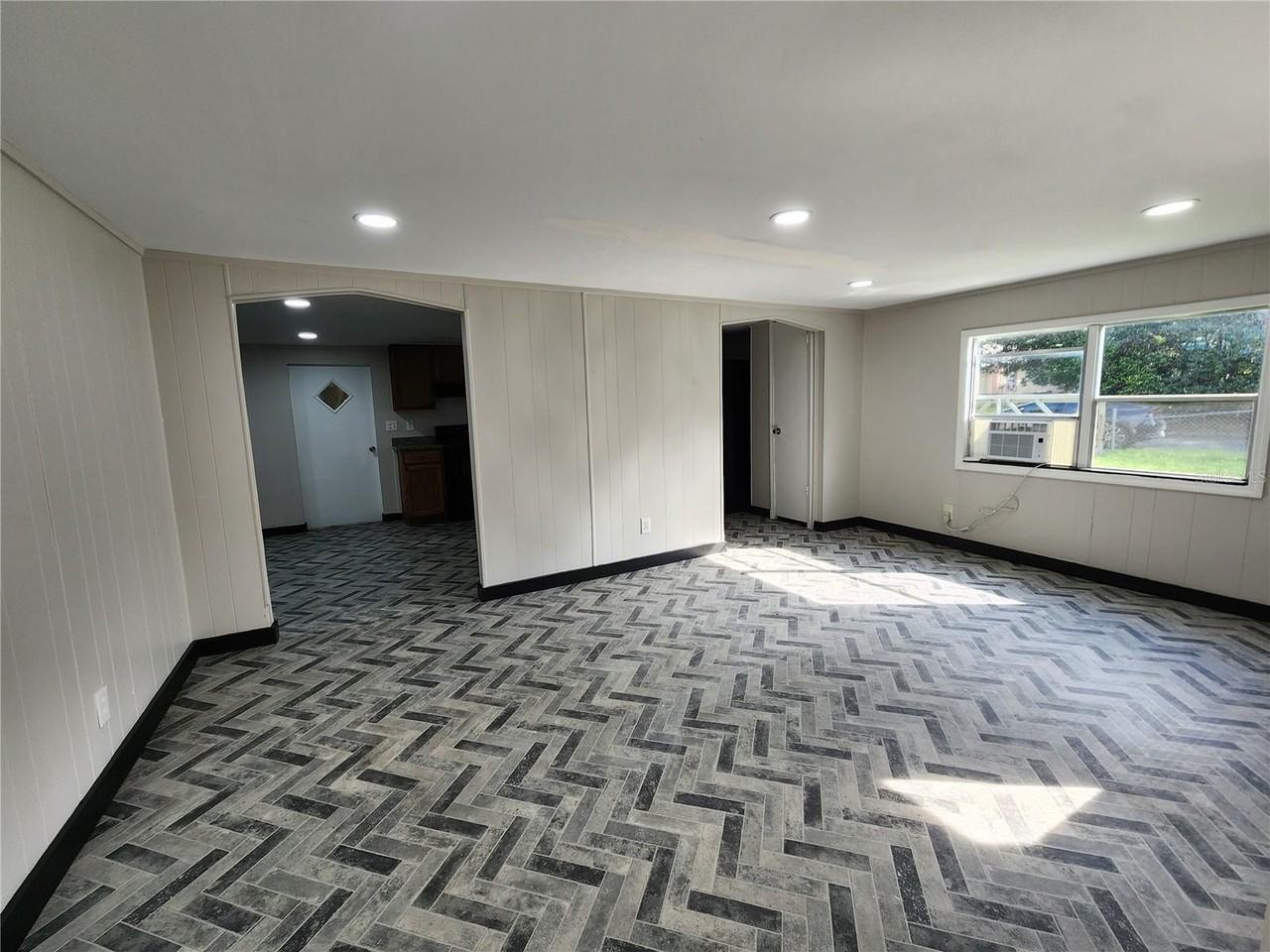 14851 Dade St - Photo 2 of 18
