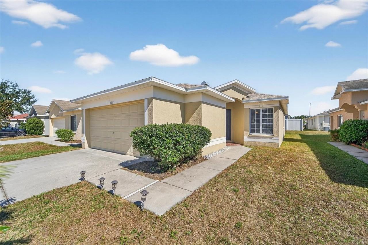11812 Lynmoor Dr - Photo 4 of 50